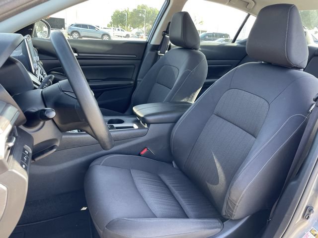 Used 2025 Nissan Altima 2.5 SV FWD image 23