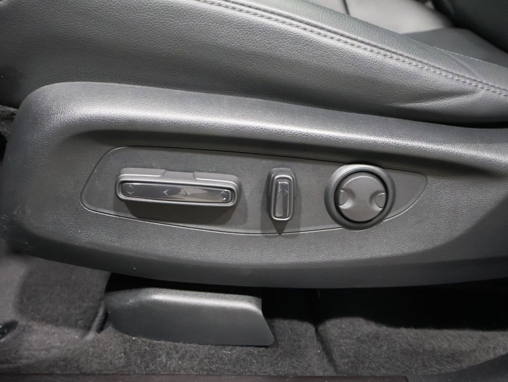 Used 2025 Honda CR-V EX-L image 12