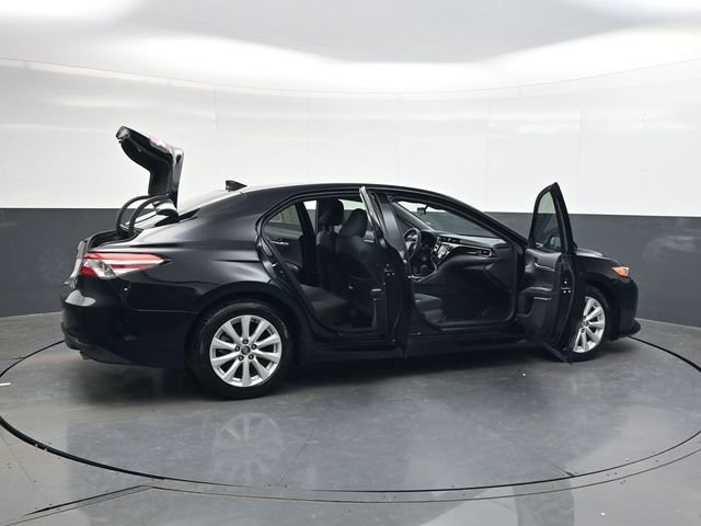 Used 2020 Toyota Camry LE image 33