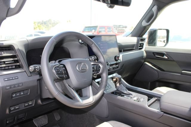 Certified 2025 Lexus GX 550 w/ Accessory Package (32) AWD/4WD image 12