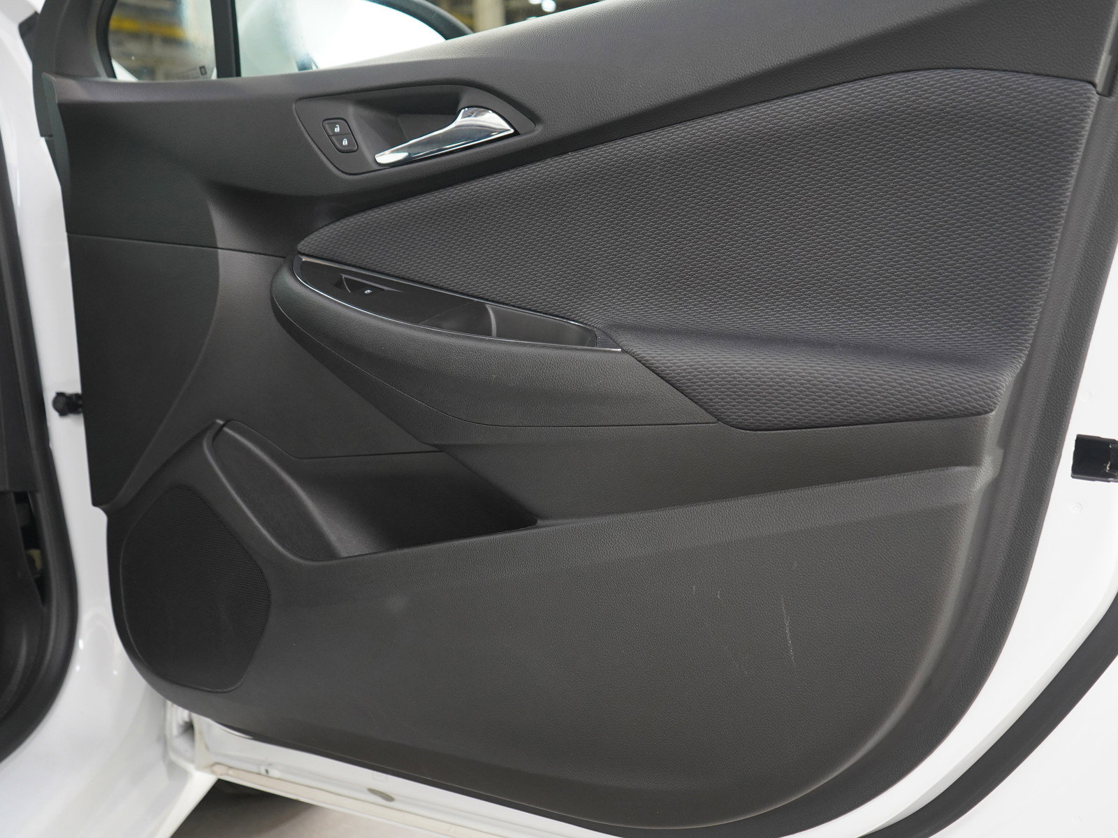 Used 2017 Chevrolet Cruze LT w/ Convenience Package FWD image 9