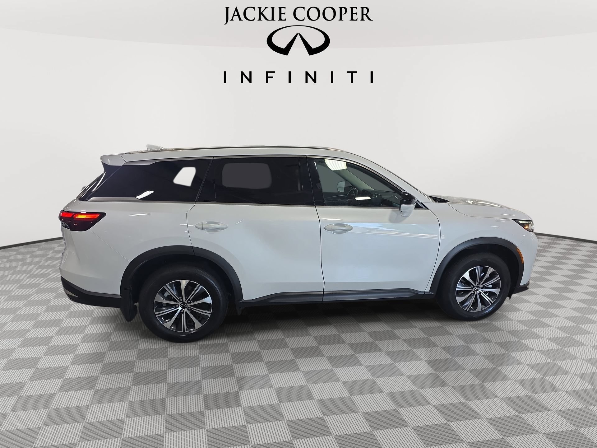 Used 2026 INFINITI QX60 Pure w/ Cargo Package AWD/4WD image 4