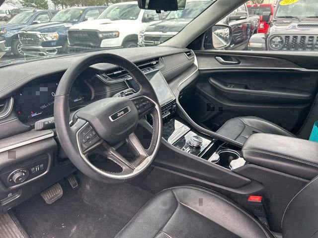 Used 2023 Jeep Grand Cherokee Limited w/ Luxury Tech Group II image 8