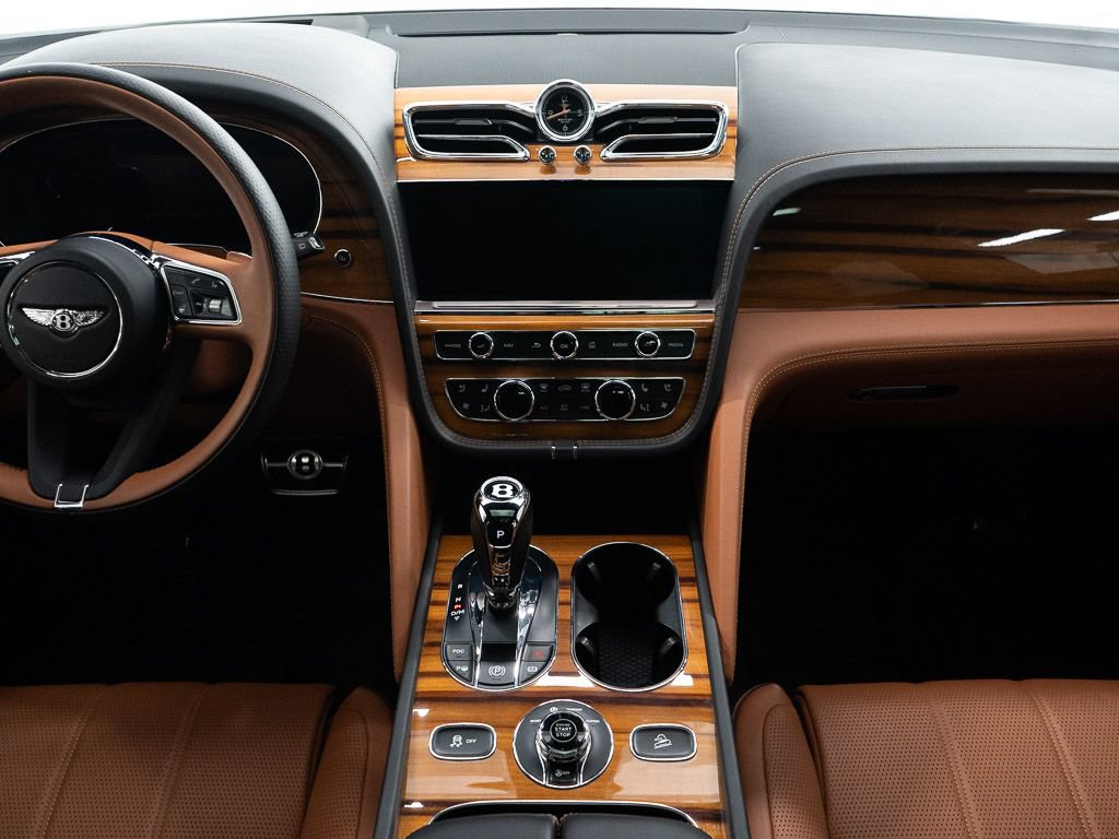 Certified 2022 Bentley Bentayga AWD/4WD image 31