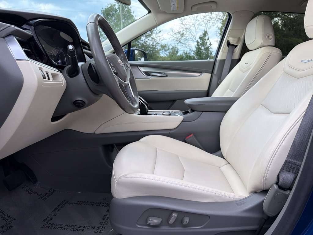 Certified 2023 Cadillac XT5 Premium Luxury AWD/4WD image 3
