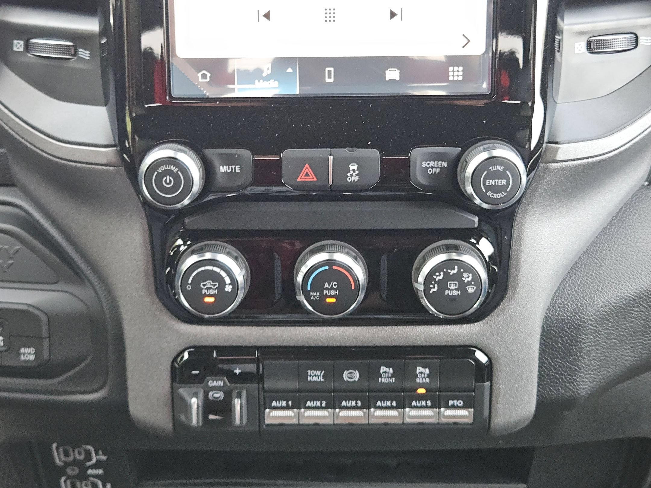New 2026 RAM 3500 Tradesman AWD/4WD image 17
