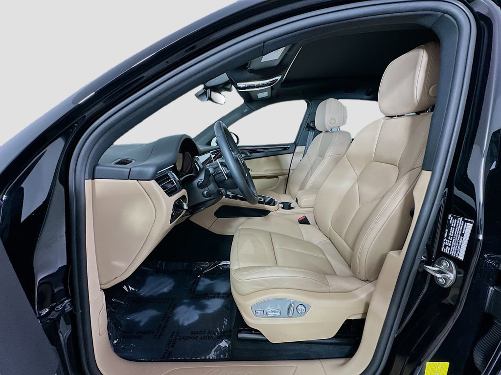 Certified 2026 Porsche Macan image 5