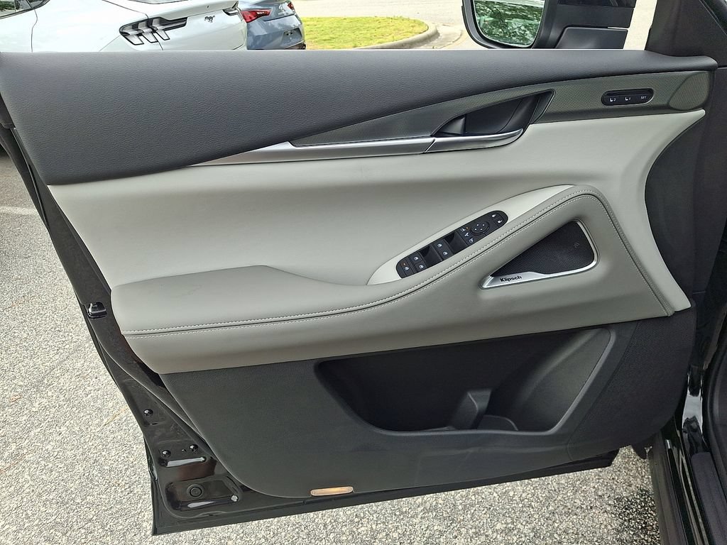 New 2027 INFINITI QX60 Luxe FWD image 8