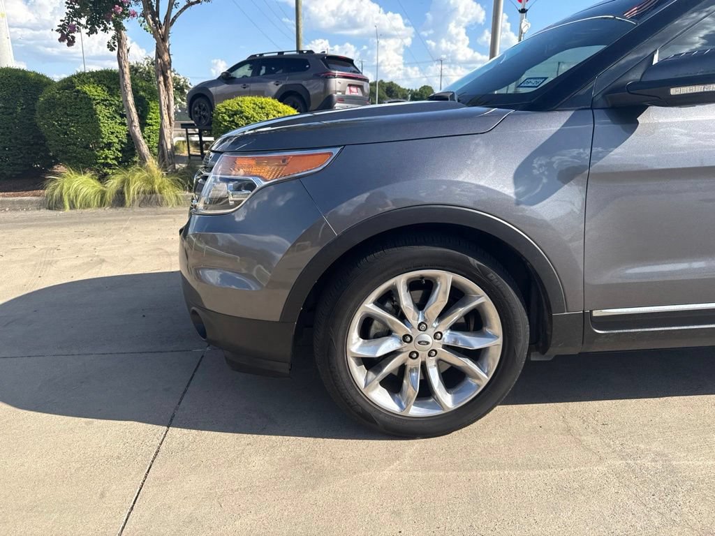 Used 2014 Ford Explorer Limited w/ Equipment Group 301A FWD image 2