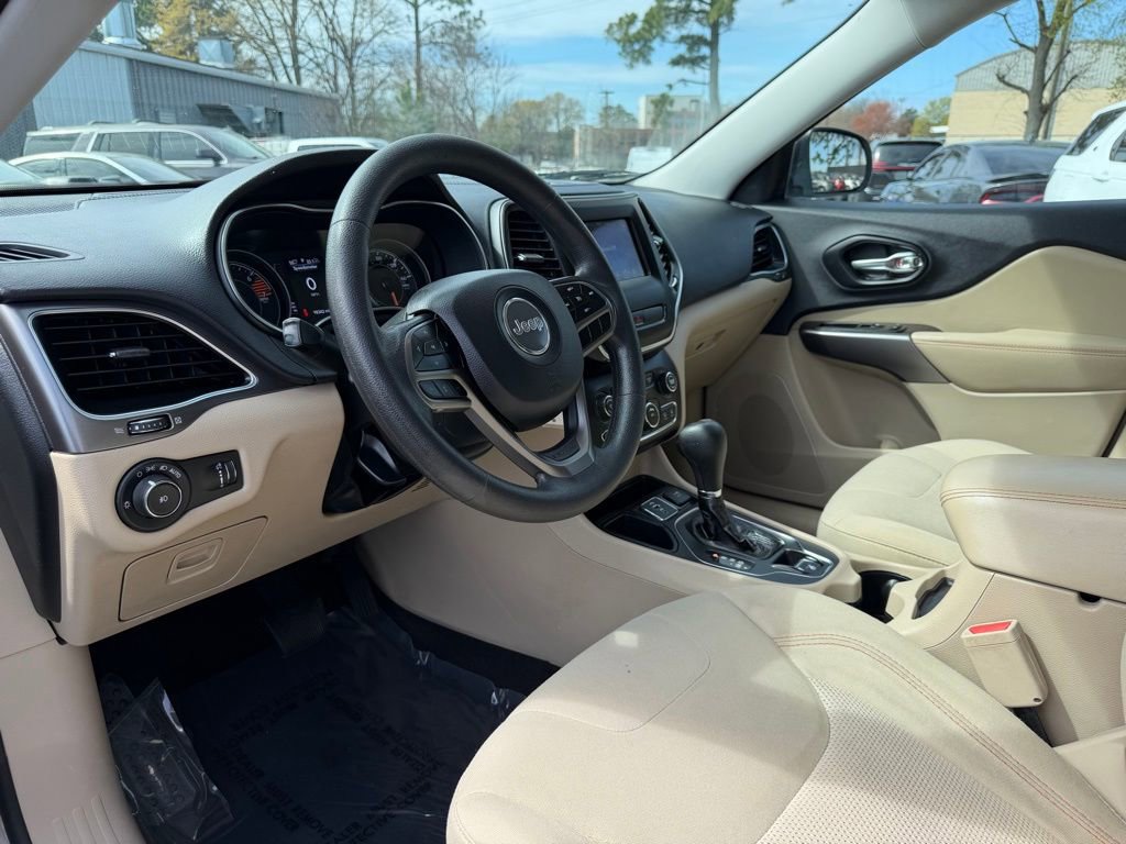 Used 2019 Jeep Cherokee Latitude w/ Popular Appearance Group image 9
