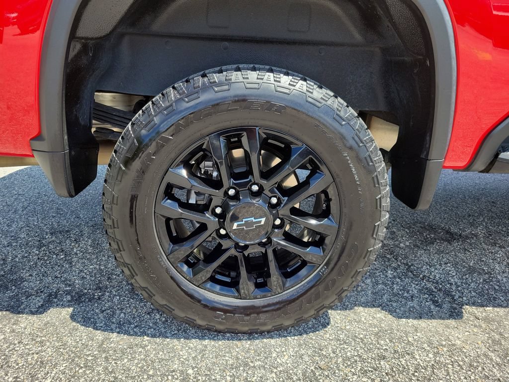 Used 2025 Chevrolet Silverado 2500 Custom w/ Custom Value Package AWD/4WD image 5