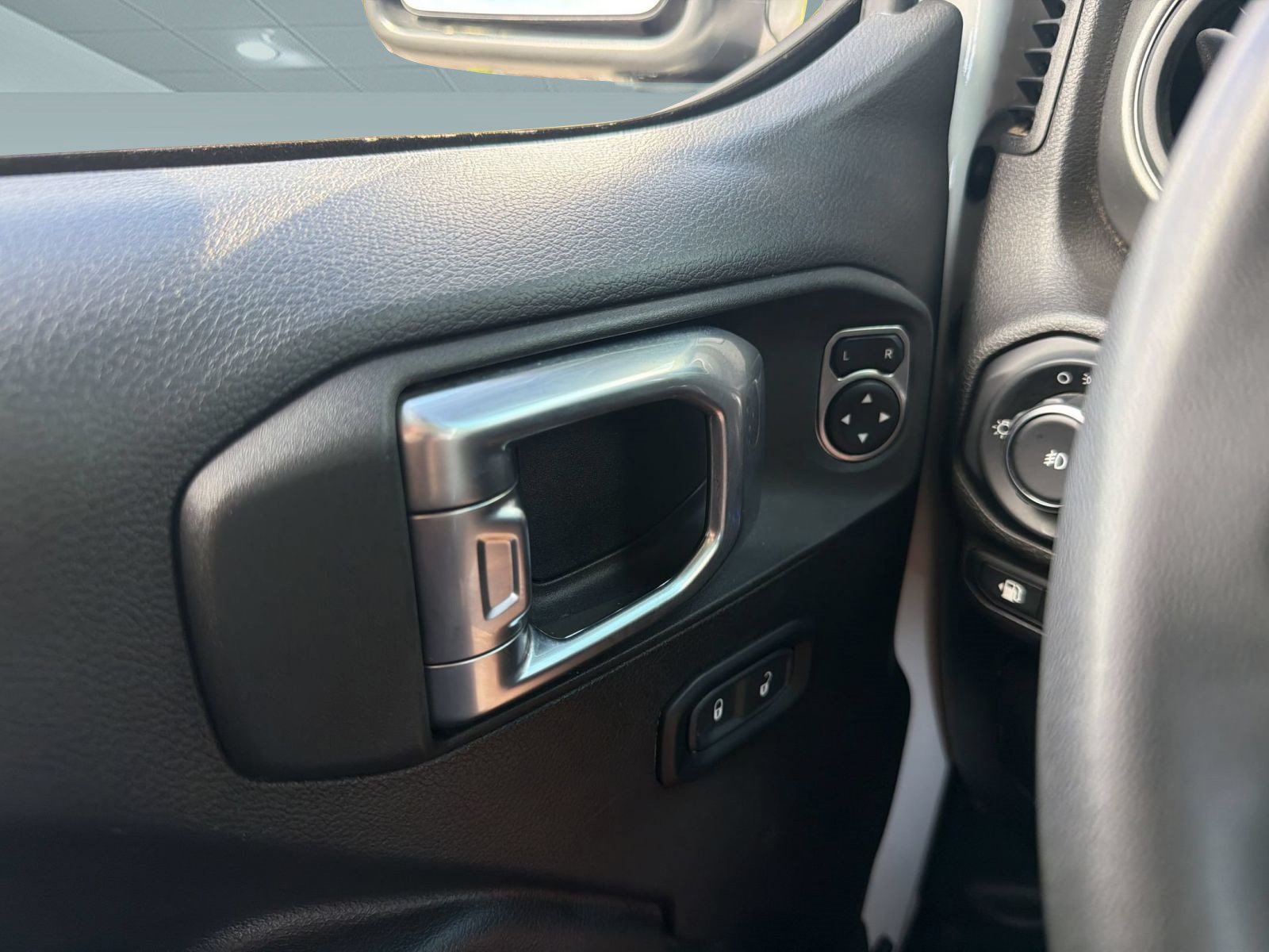 Used 2023 Jeep Wrangler Unlimited AWD/4WD image 13
