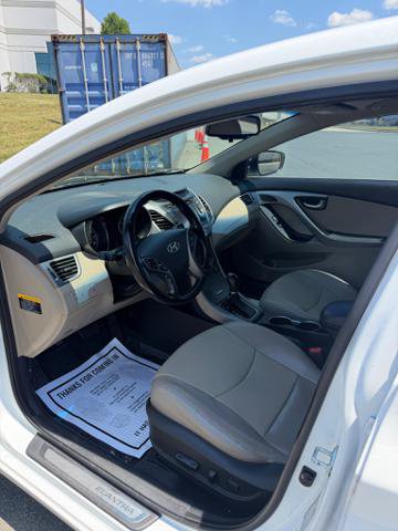 Used 2014 Hyundai Elantra Limited w/ Option Group 03 FWD image 10