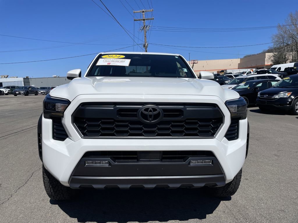 Certified 2024 Toyota Tacoma TRD Off-Road AWD/4WD image 5