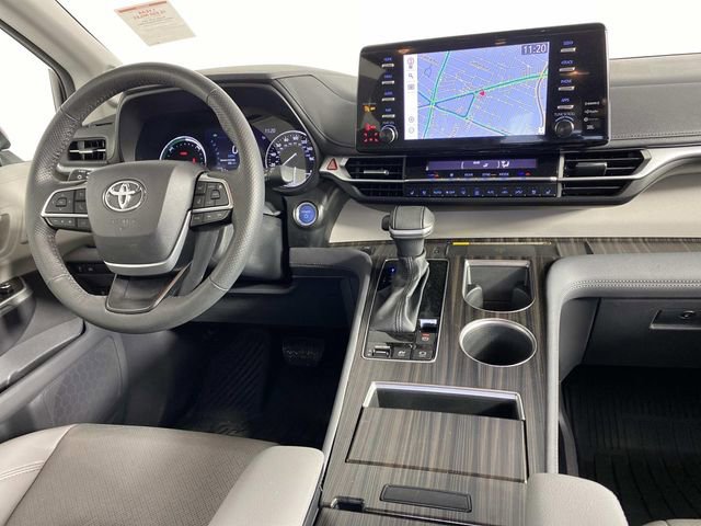 Used 2024 Toyota Sienna Limited image 13
