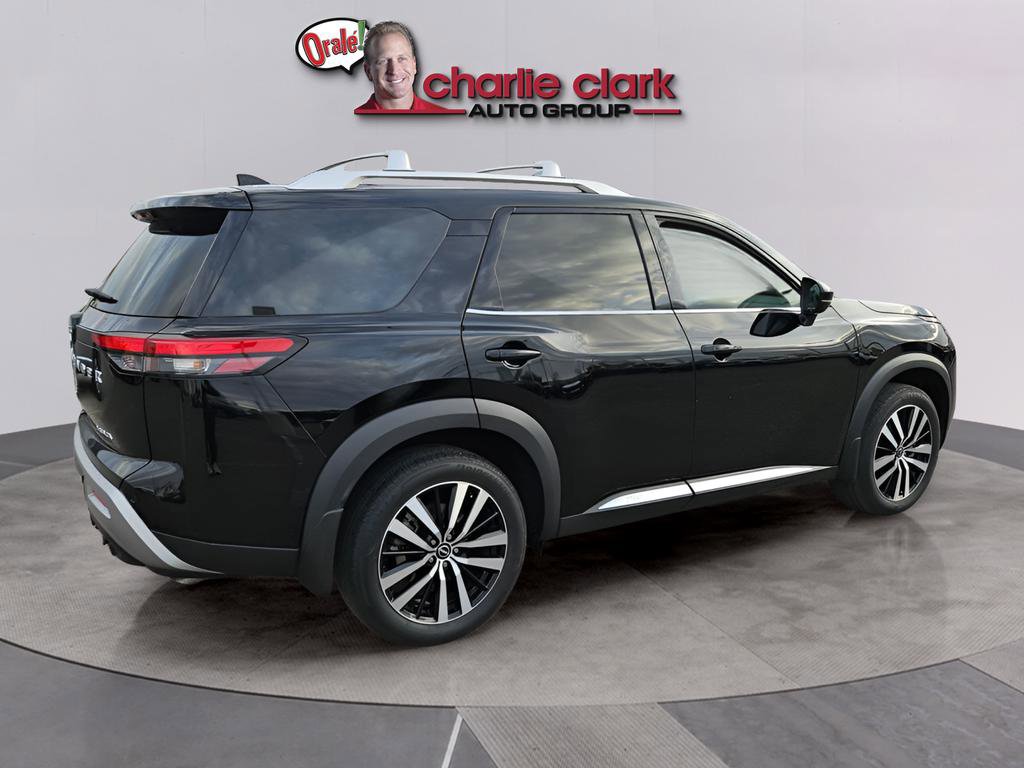 Used 2024 Nissan Pathfinder Platinum image 6