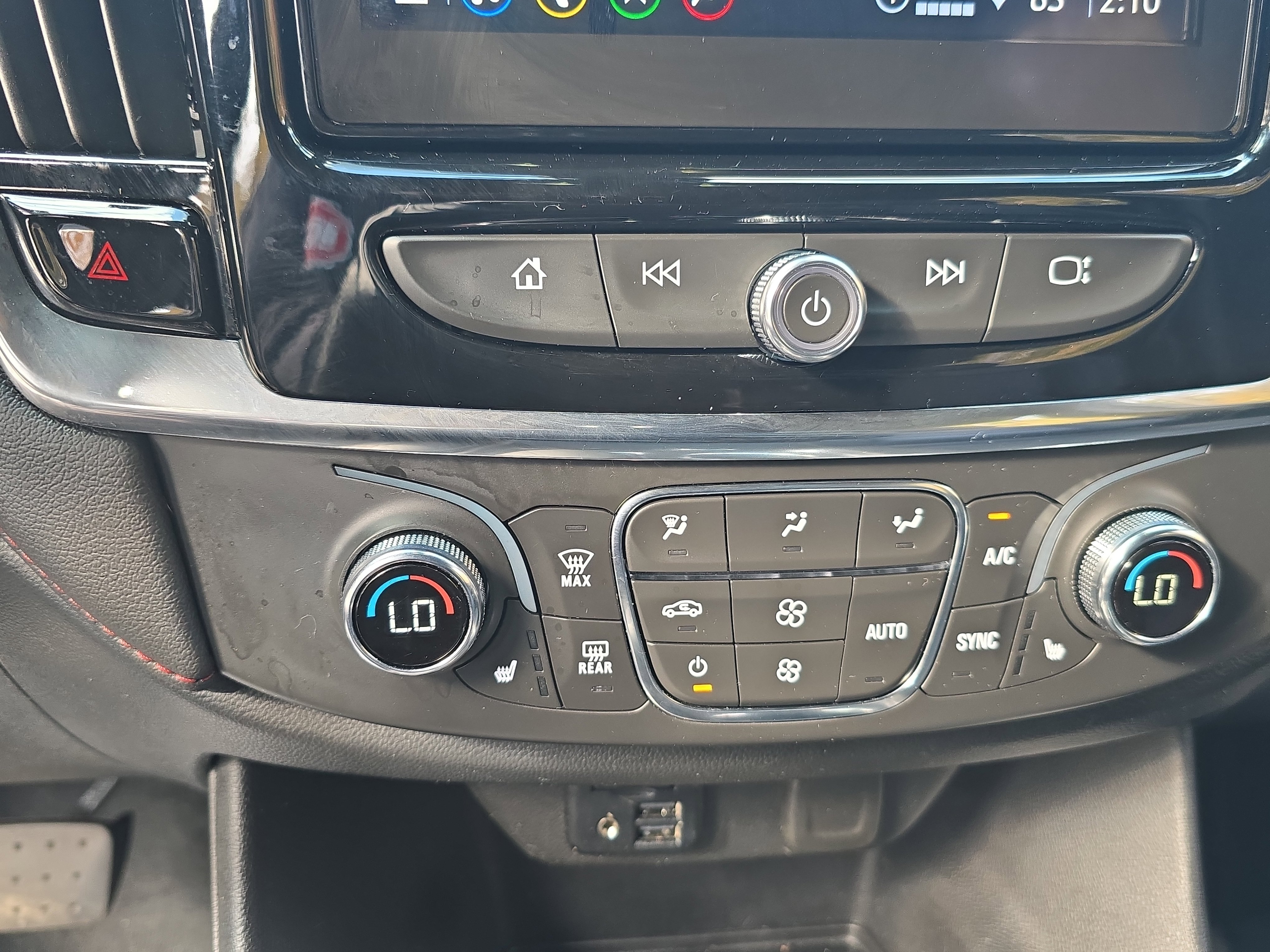 Used 2023 Chevrolet Traverse RS image 23