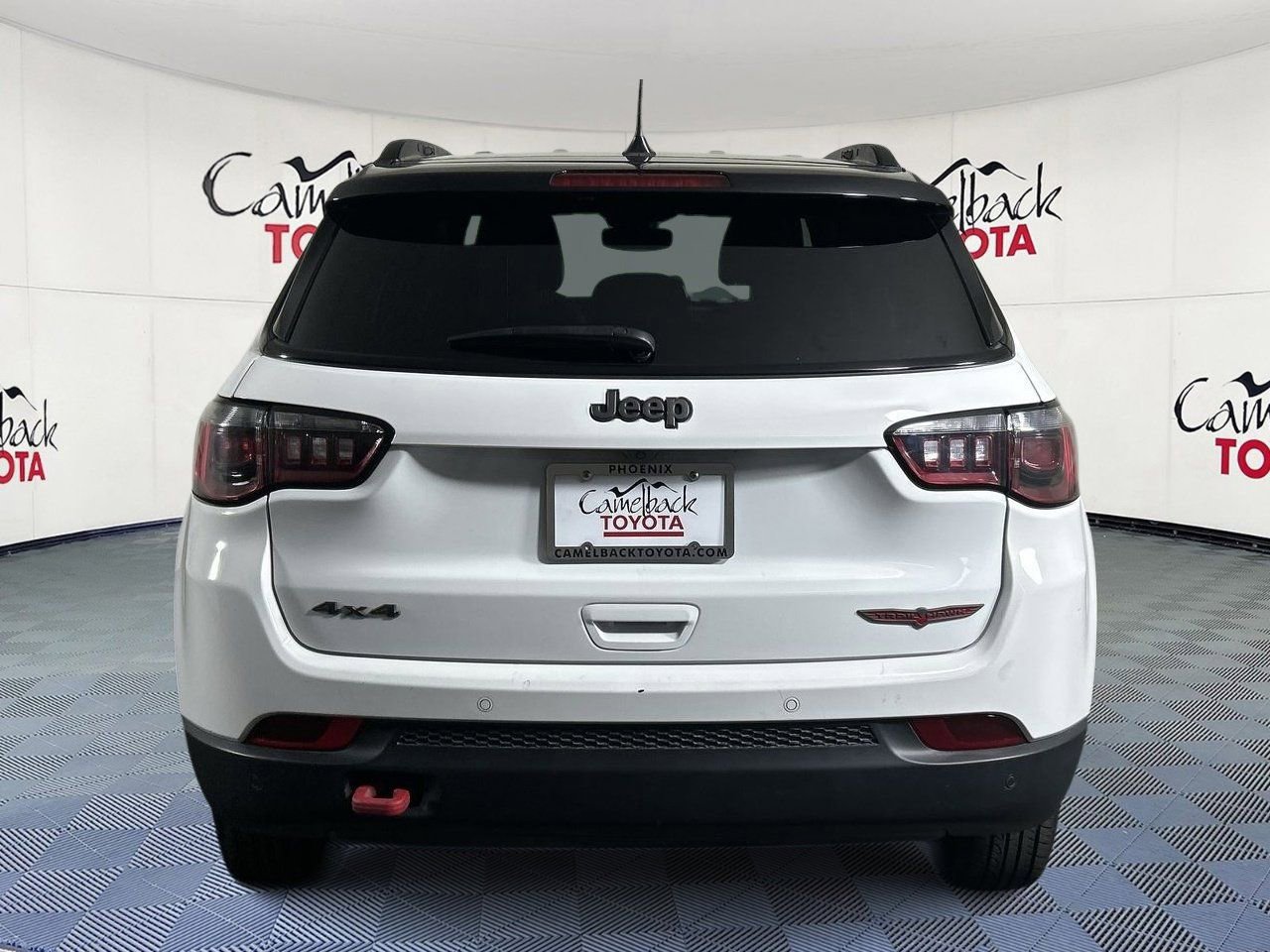 Used 2025 Jeep Compass Trailhawk AWD/4WD image 6
