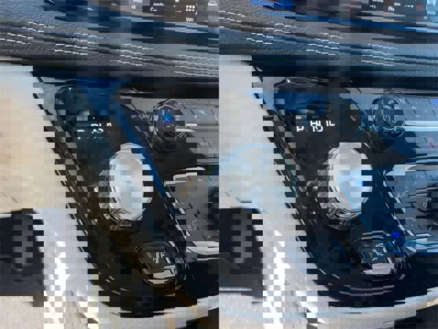 Used 2021 Chrysler Pacifica Limited w/ Uconnect Theater Family Group image 16