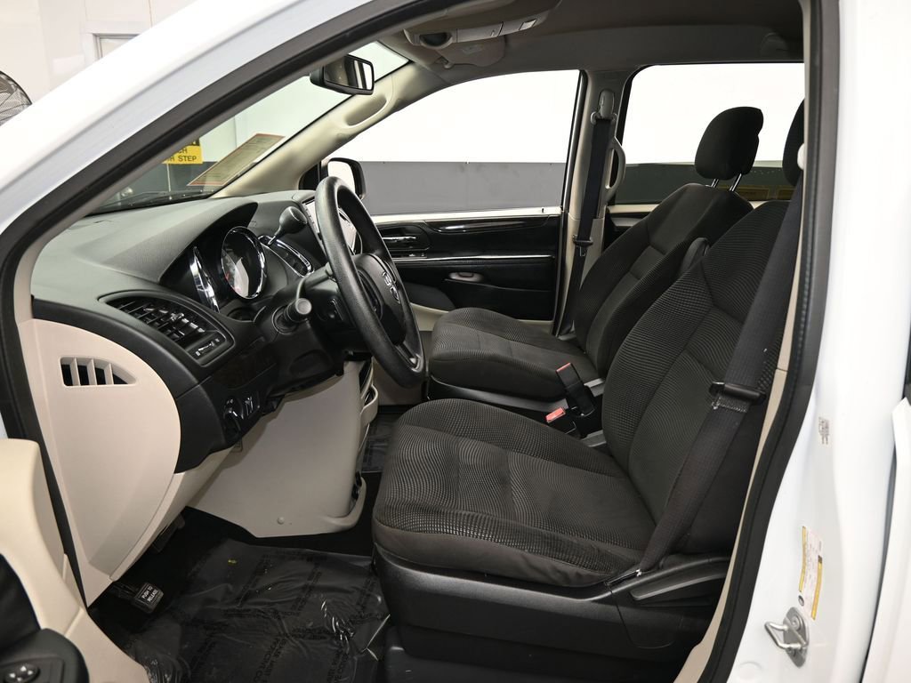 Used 2020 Dodge Grand Caravan SE image 11