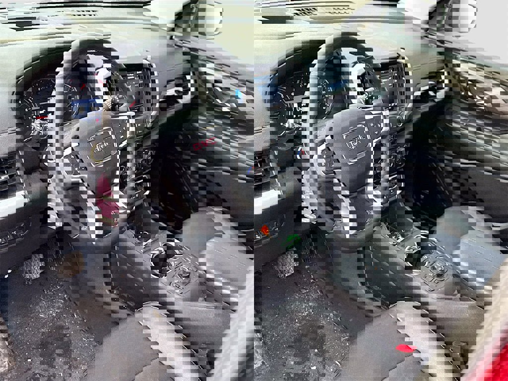 Used 2024 GMC Terrain SLT w/ Infotainment Package II image 7