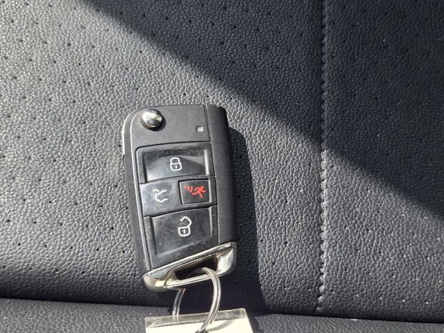Used 2019 Volkswagen Tiguan SE w/ Panoramic Sunroof Package FWD image 24
