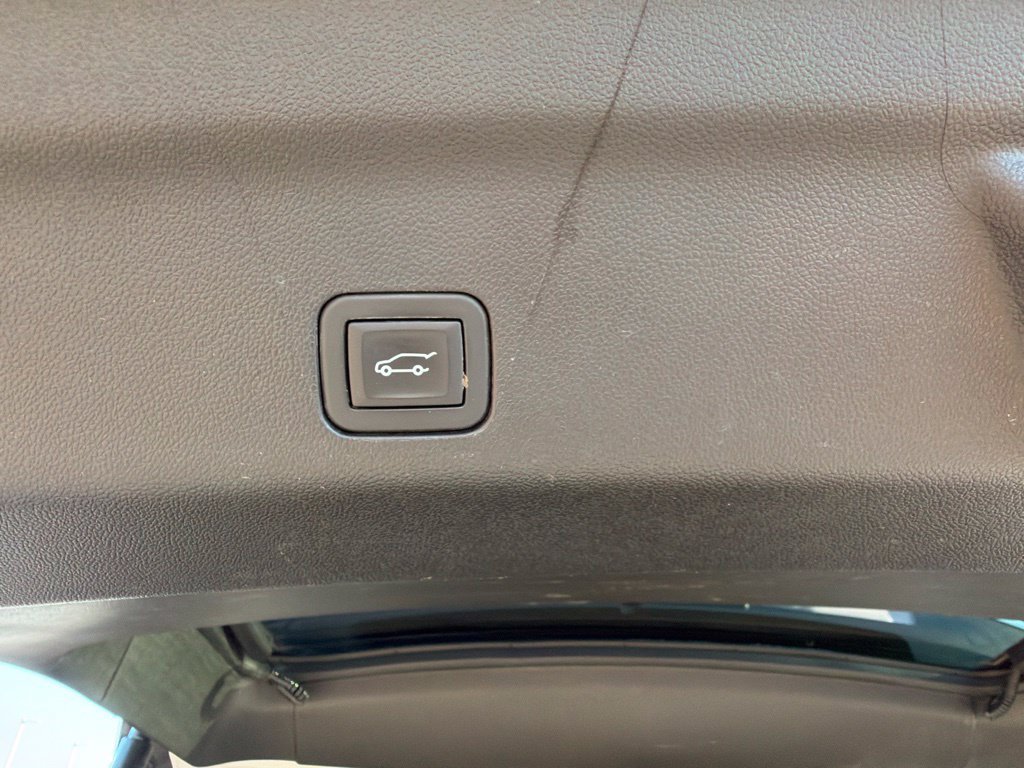 Used 2023 GMC Yukon XL Denali Ultimate AWD/4WD image 18