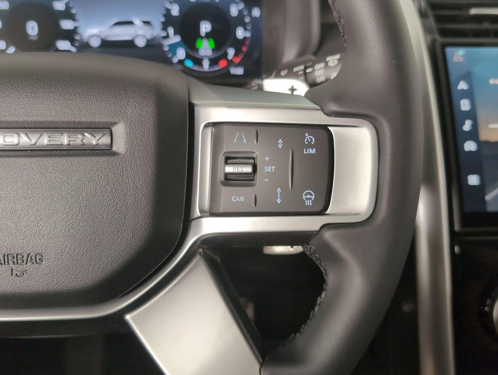 Certified 2025 Land Rover Discovery Dynamic SE AWD/4WD image 16