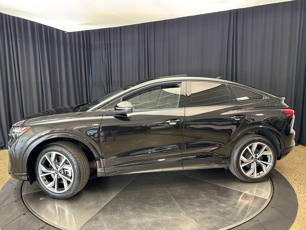 Used 2024 Audi Q4 e-tron Premium w/ Convenience Package image 4
