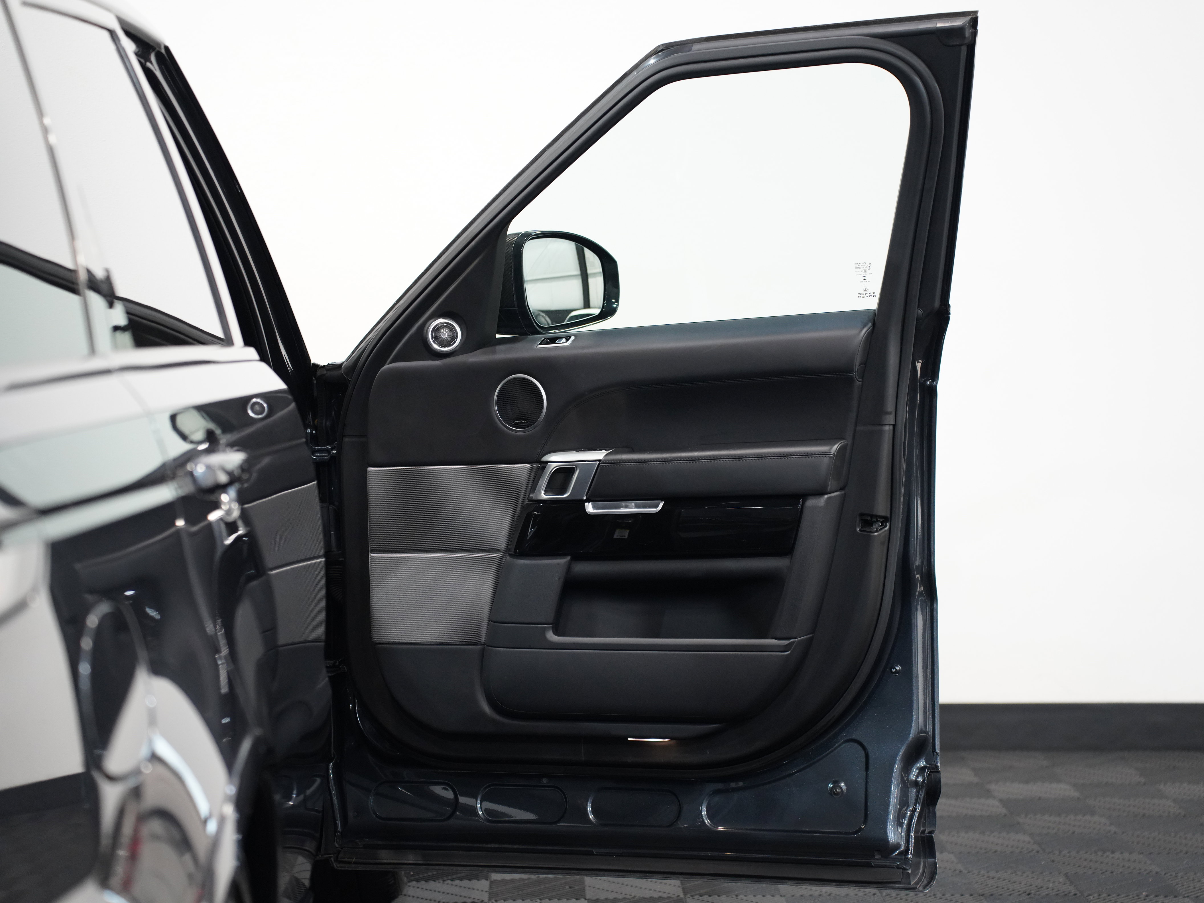 Used 2018 Land Rover Range Rover Sport SVR image 23