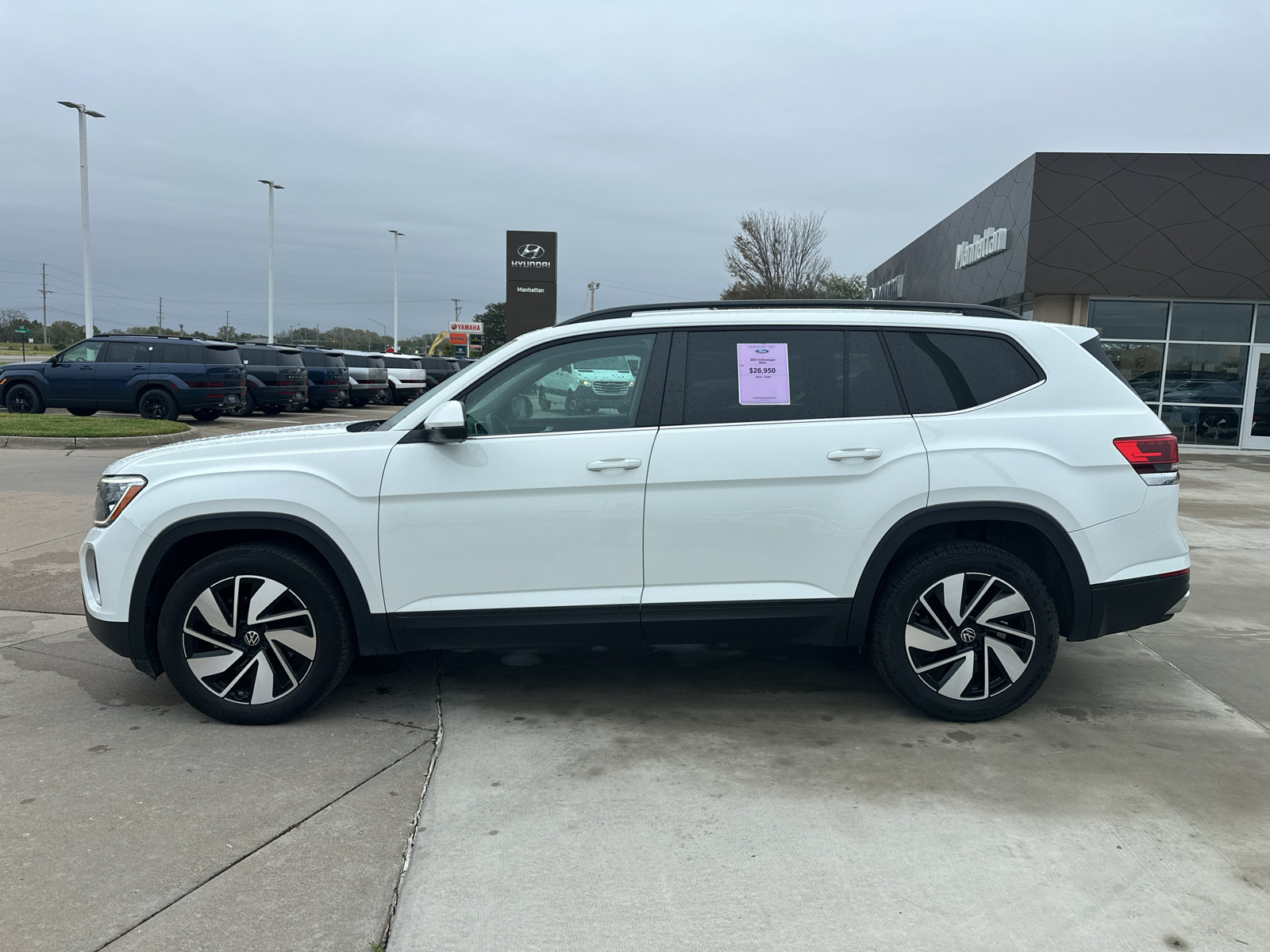 Used 2025 Volkswagen Atlas SE AWD/4WD image 9