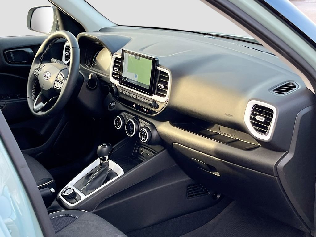 Used 2025 Hyundai Venue Limited image 29