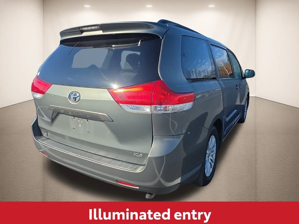 Used 2014 Toyota Sienna XLE image 6