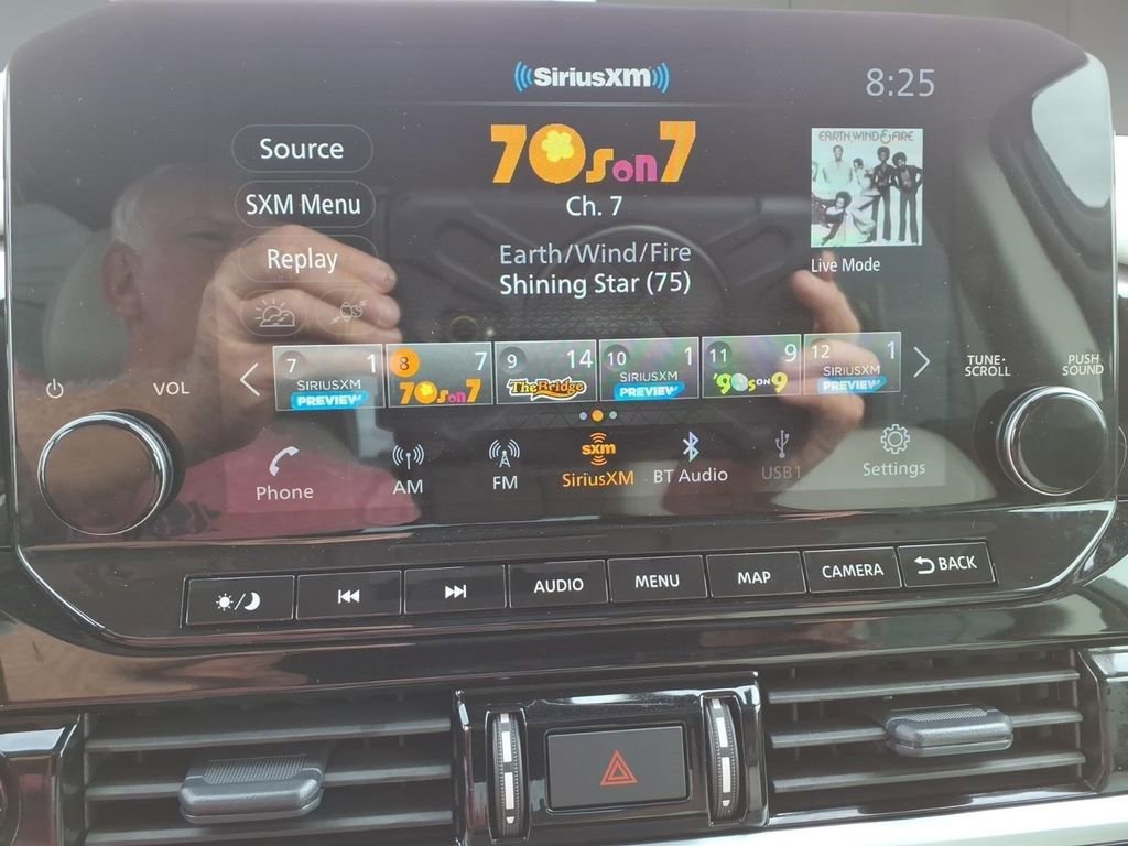 Used 2025 Nissan Pathfinder SL AWD/4WD image 20