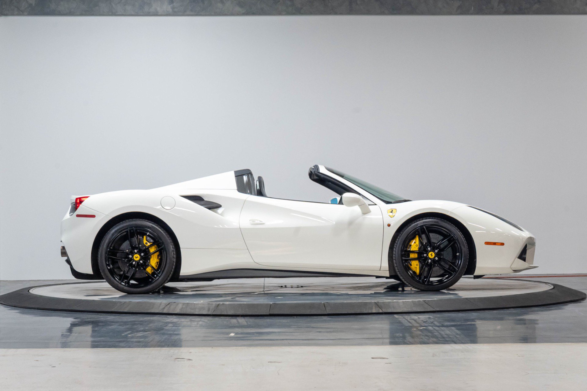 Used 2016 Ferrari 488 Spider RWD image 23