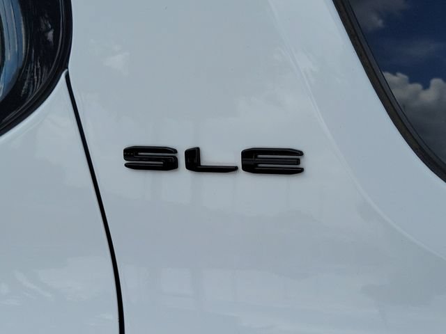 Used 2023 GMC Acadia SLE w/ Driver Convenience Package FWD image 5