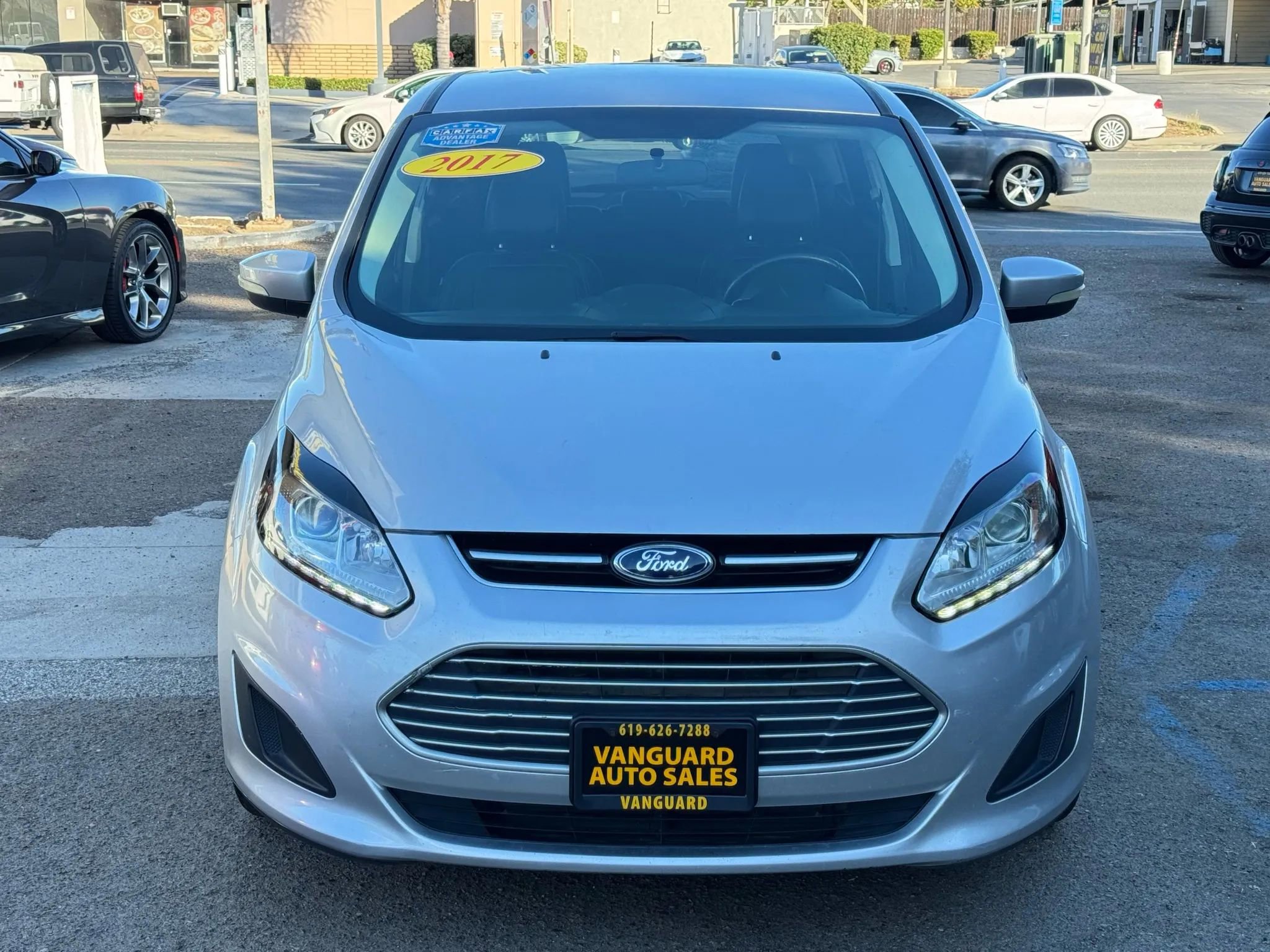 Used 2017 Ford C-MAX Energi SE w/ Equipment Group 402A image 3