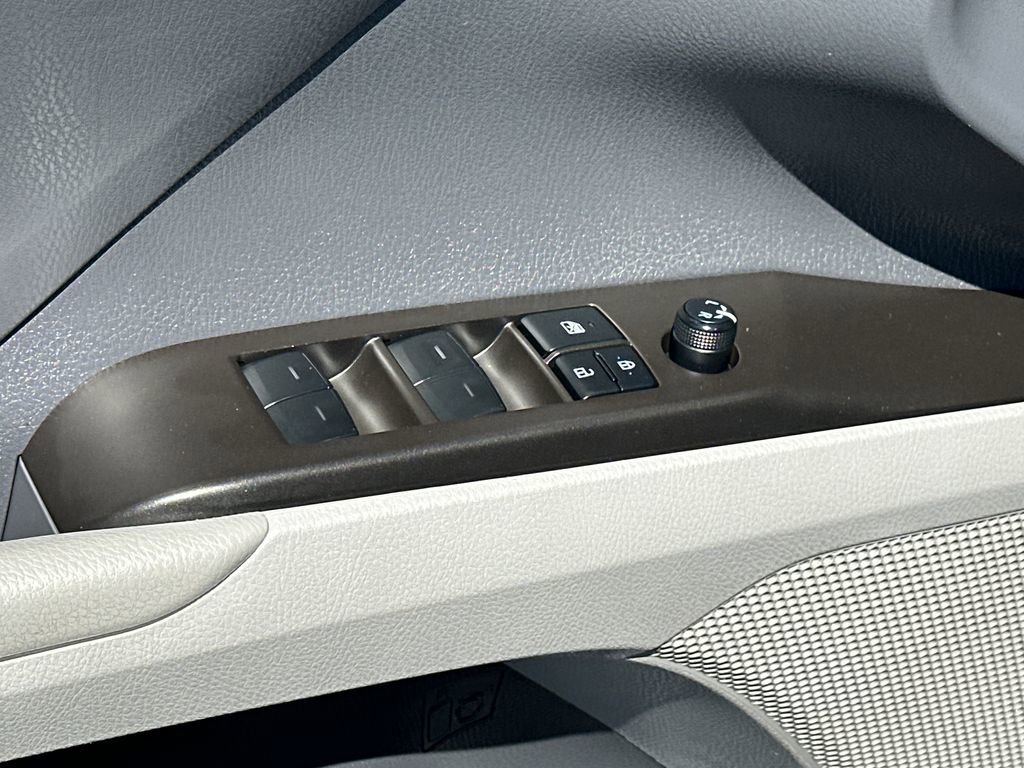 Used 2023 Toyota Camry SE image 16
