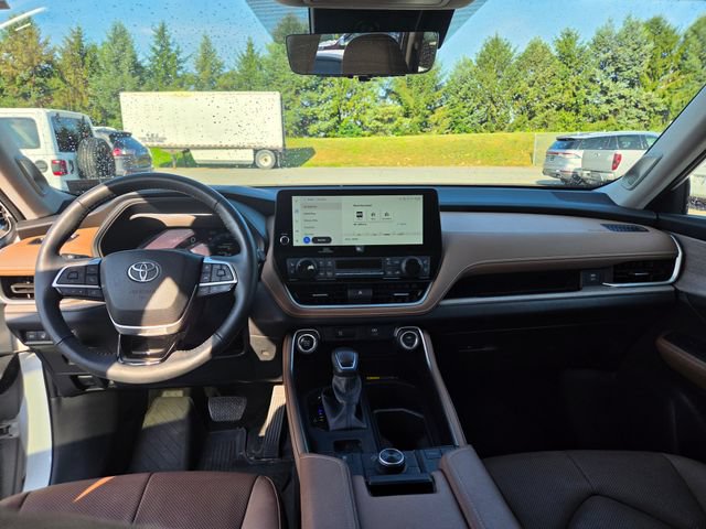 Used 2024 Toyota Grand Highlander AWD image 6