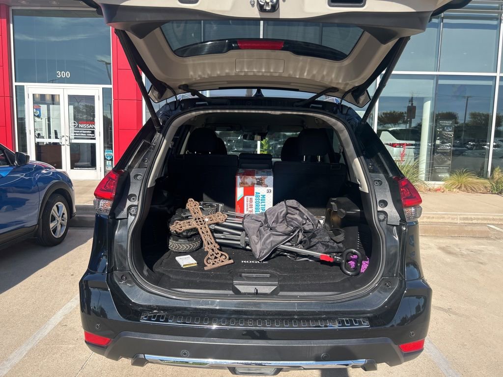 Used 2020 Nissan Rogue SV w/ Premium Package image 9