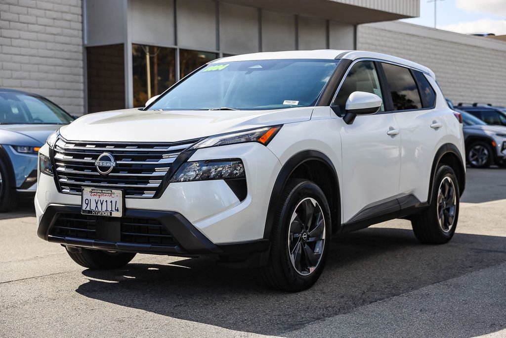 Used 2024 Nissan Rogue SV FWD image 3