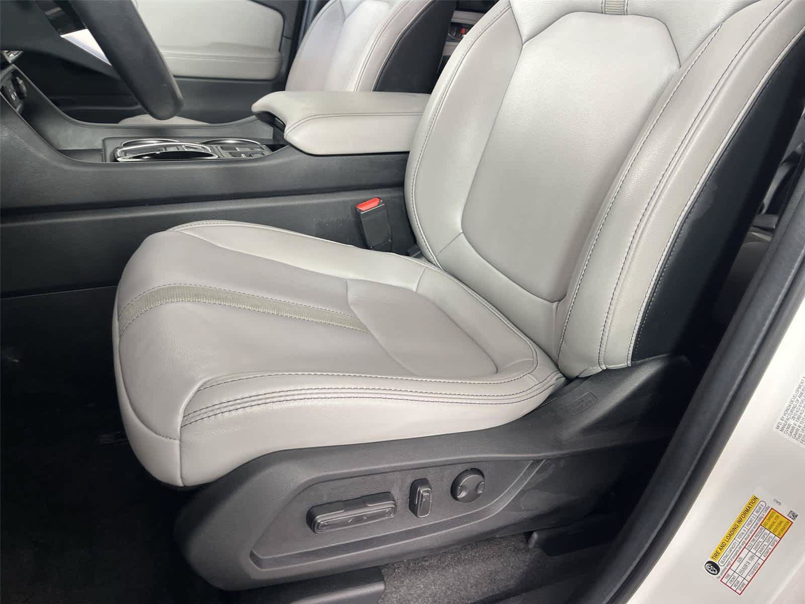 Used 2025 Honda Pilot EX-L image 13