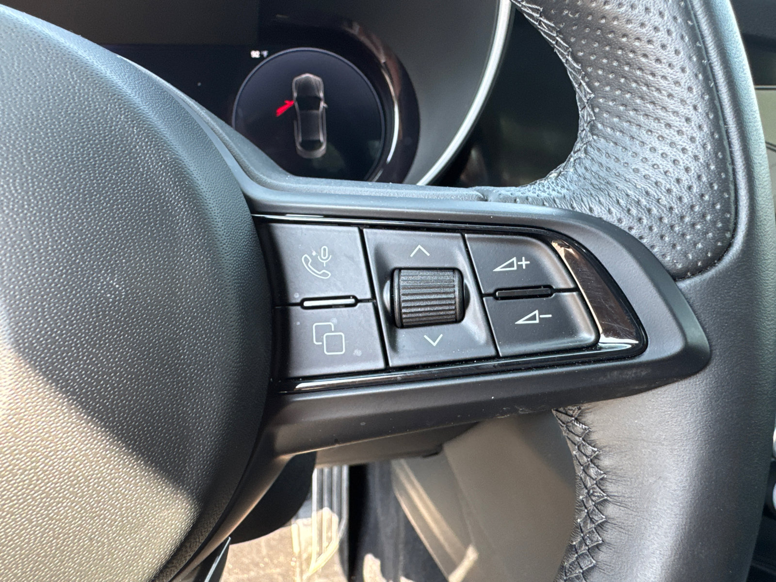 Used 2024 Alfa Romeo Giulia Ti image 35