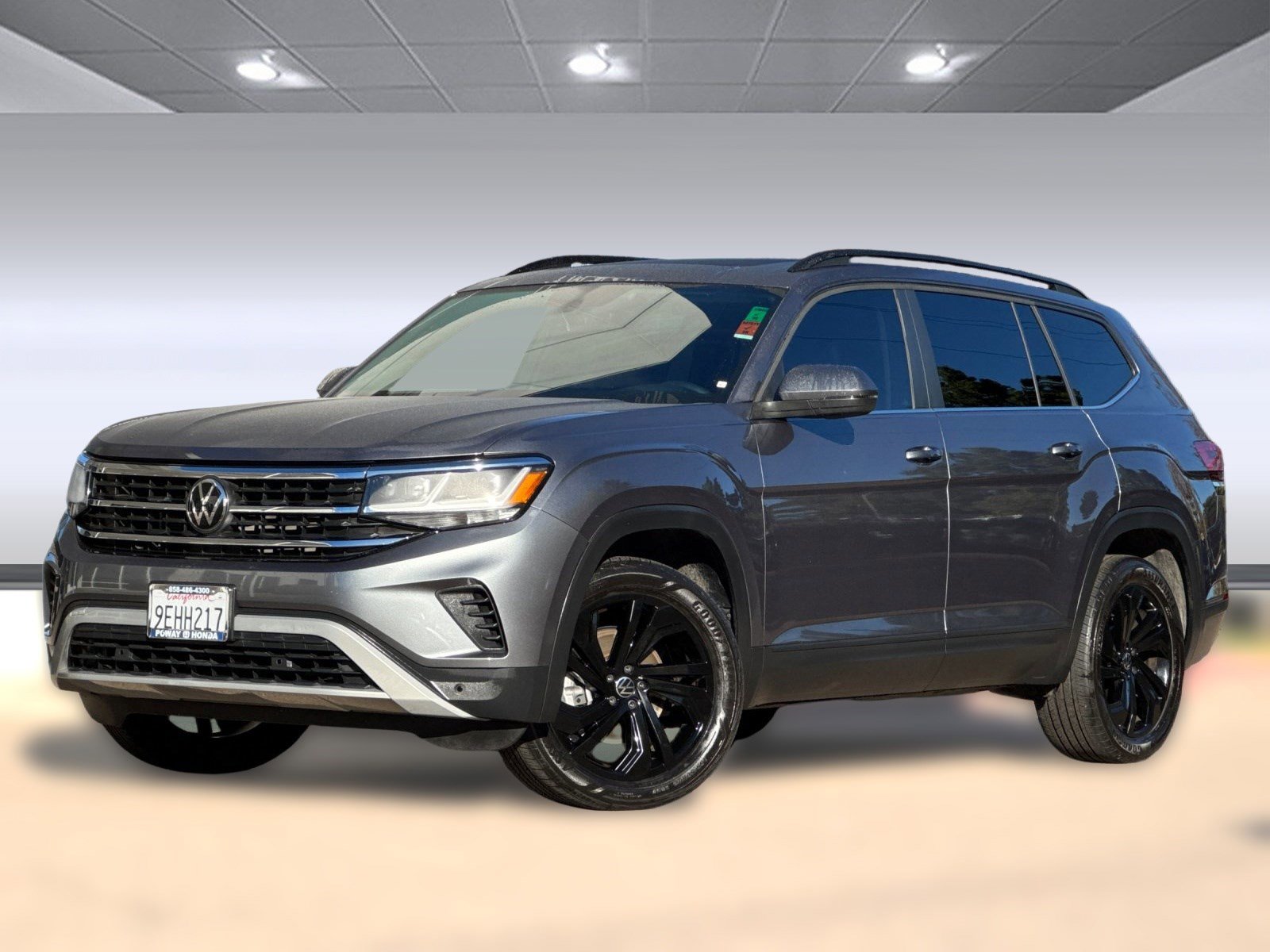 Used 2023 Volkswagen Atlas SE image 2