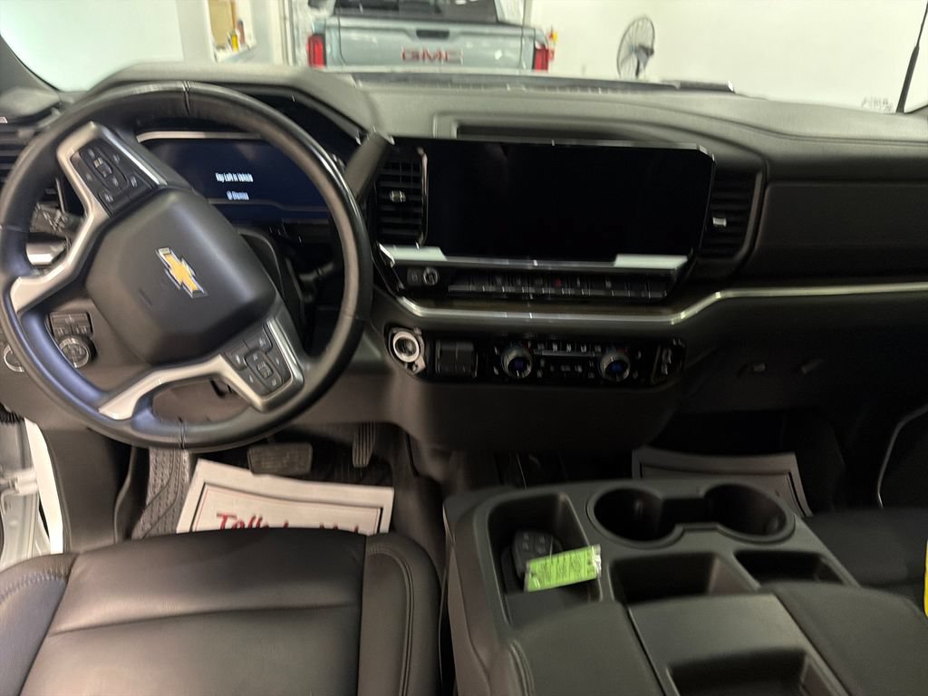 Used 2025 Chevrolet Silverado 3500 LT AWD/4WD image 14