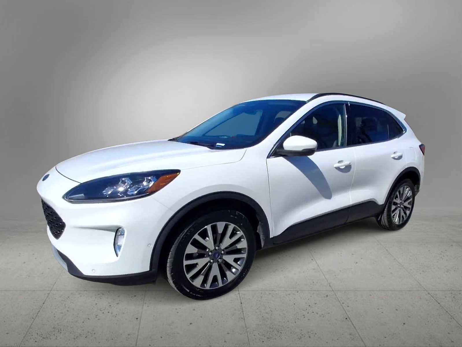 Used 2020 Ford Escape Titanium image 4