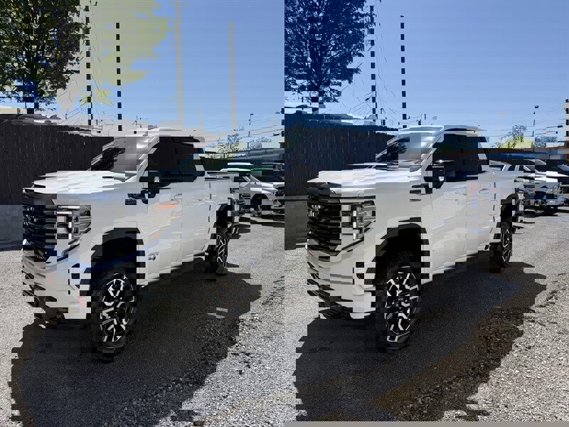 Used 2024 GMC Sierra 1500 AT4 w/ Technology Package image 6