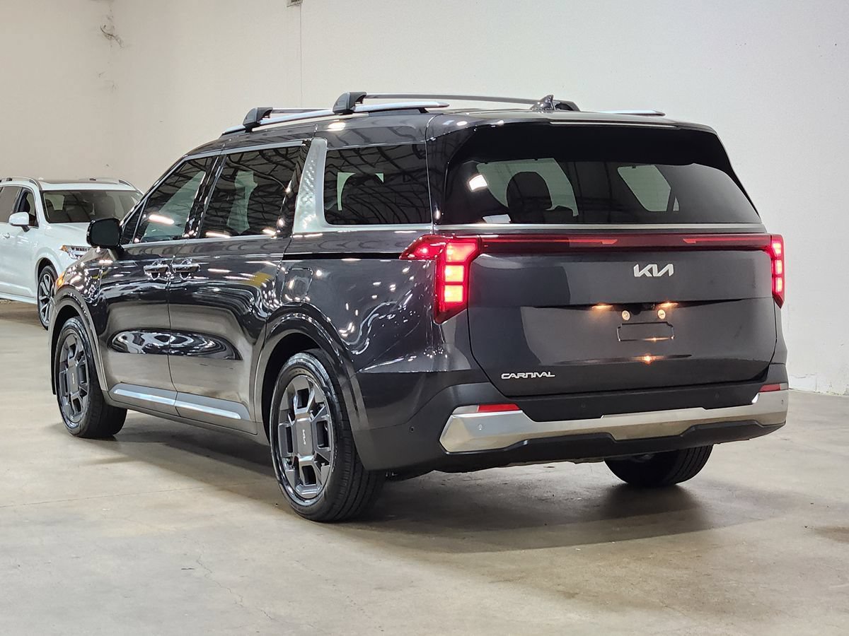 Used 2025 Kia Carnival SX FWD image 11