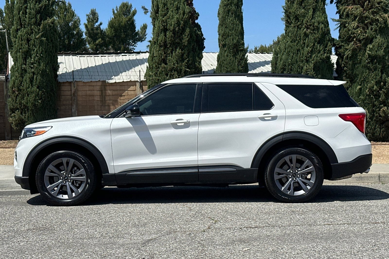 Used 2023 Ford Explorer XLT w/ Equipment Group 202A RWD image 7