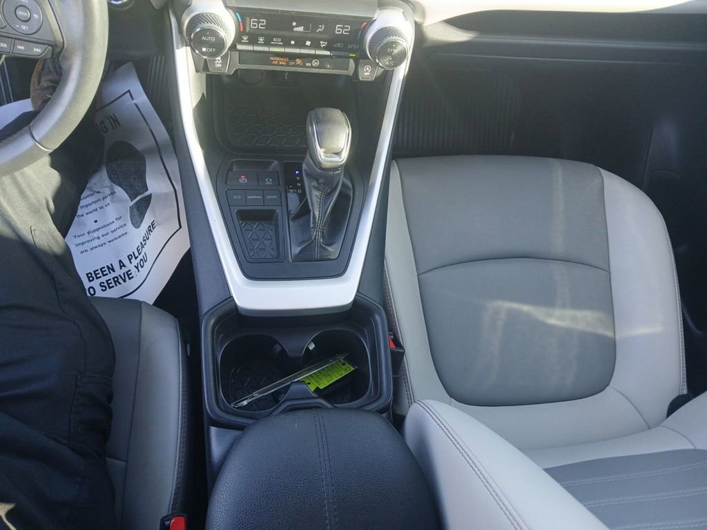 Used 2021 Toyota RAV4 XLE Premium image 13